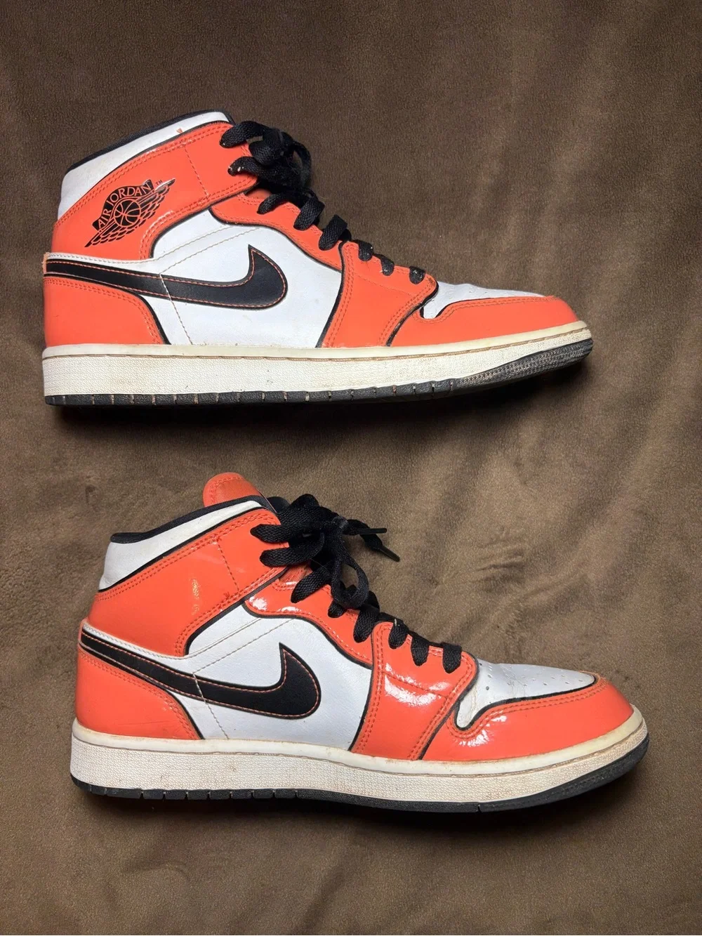 Nike Air Jordan 1 Mid SE “Turf Orange” - Size: Mens US 9 🍊👟